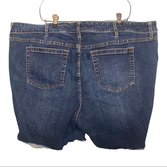 Torrid High Rise Distressed Stretch Denim Midi Shorts 26 - Picture 6 of 9